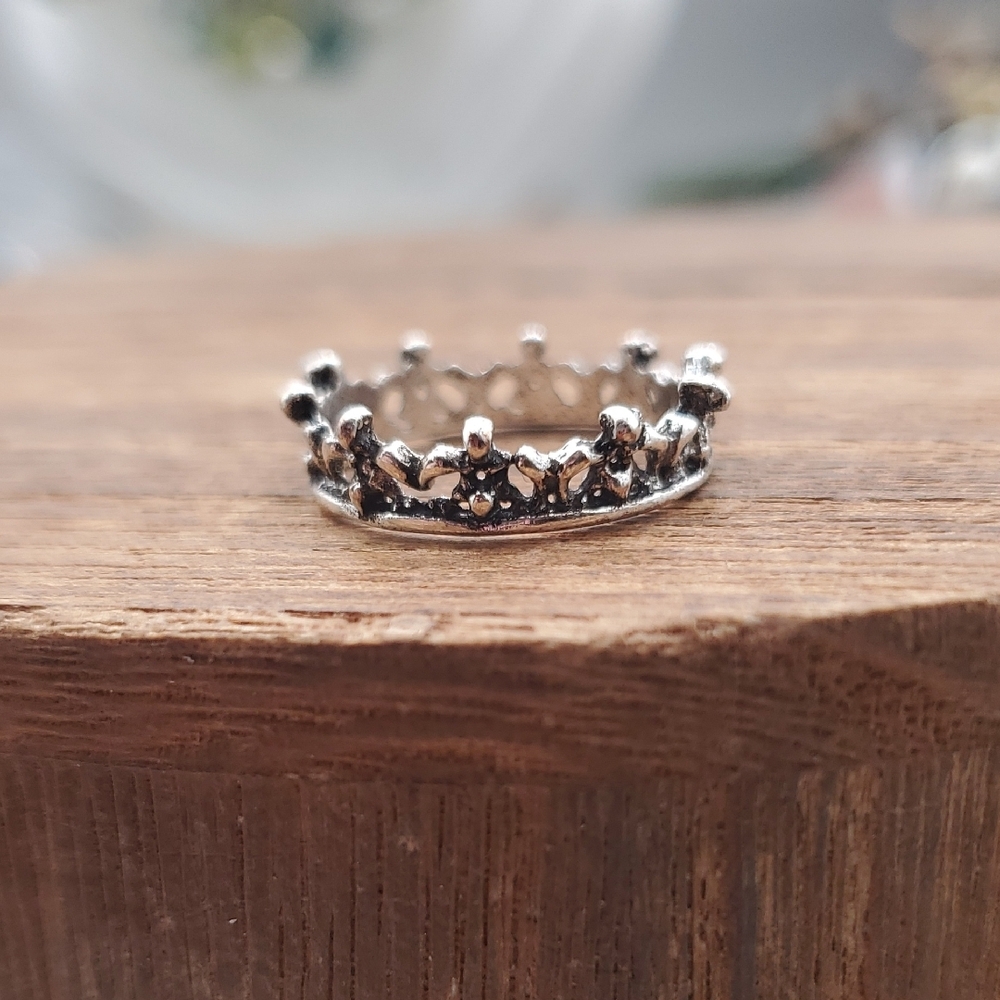 Crown Stackable Ring in Antique Silver Tone 5.5 R823